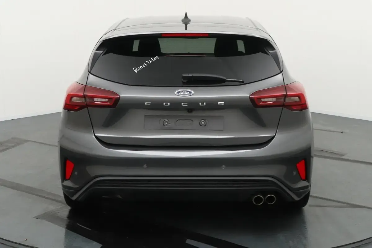 Gebraucht Ford Focus ST-Line X 116 PS (85 kW) 2025 Magnetic grijs Limousine
