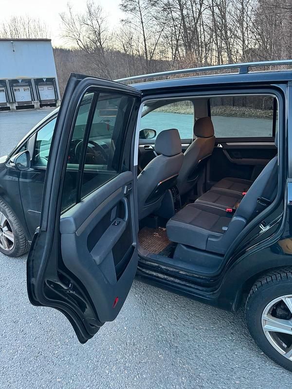 Gebraucht VW Touran 140 PS (102 kW) 2010 Schwarz Van / Kleinbus