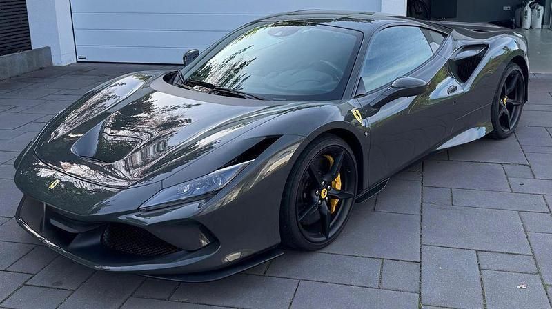 Grau Gebraucht 2022 Ferrari F8 Coupé | 314.000 € - Bild 1/4