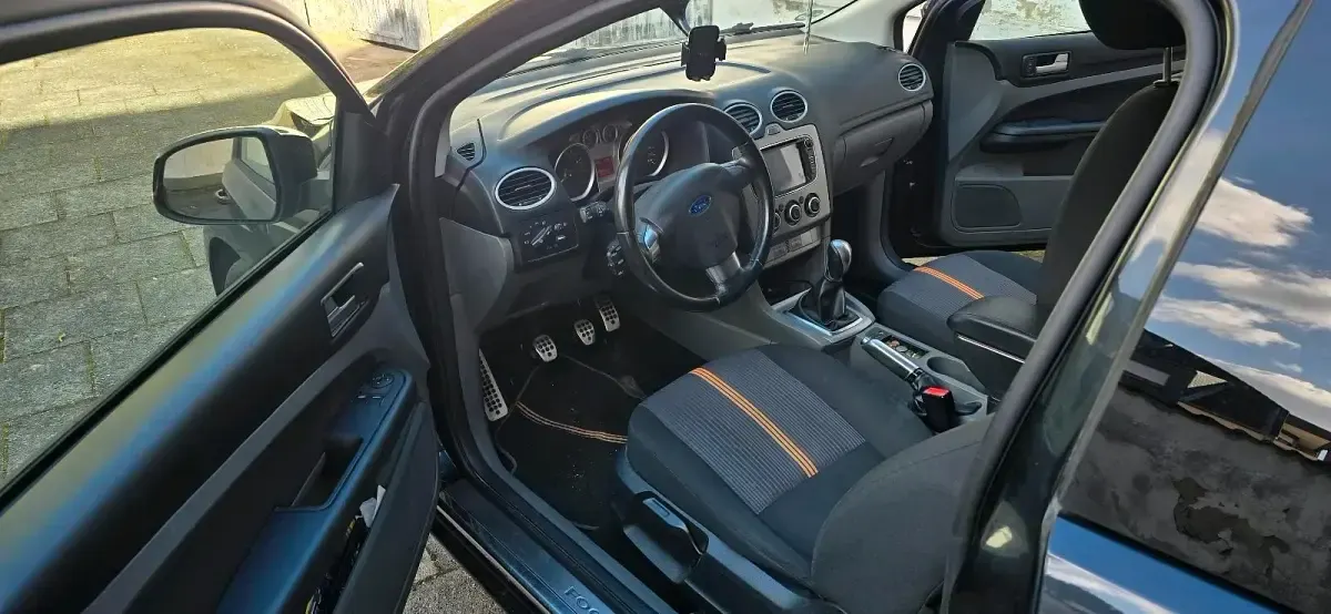Second-hand Ford Focus 100 CP (73 kW) 2010 Negru Coupe