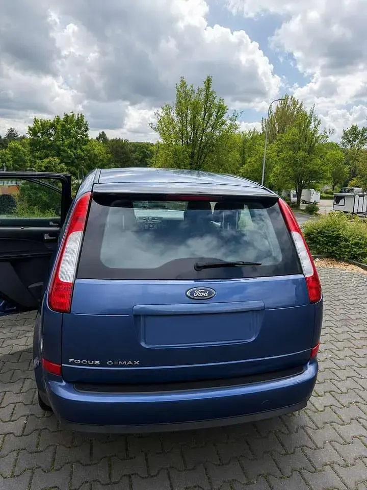 Używany Ford Focus Ambiente 101 KM (74 kW) 2006 Sedan/Limuzyna