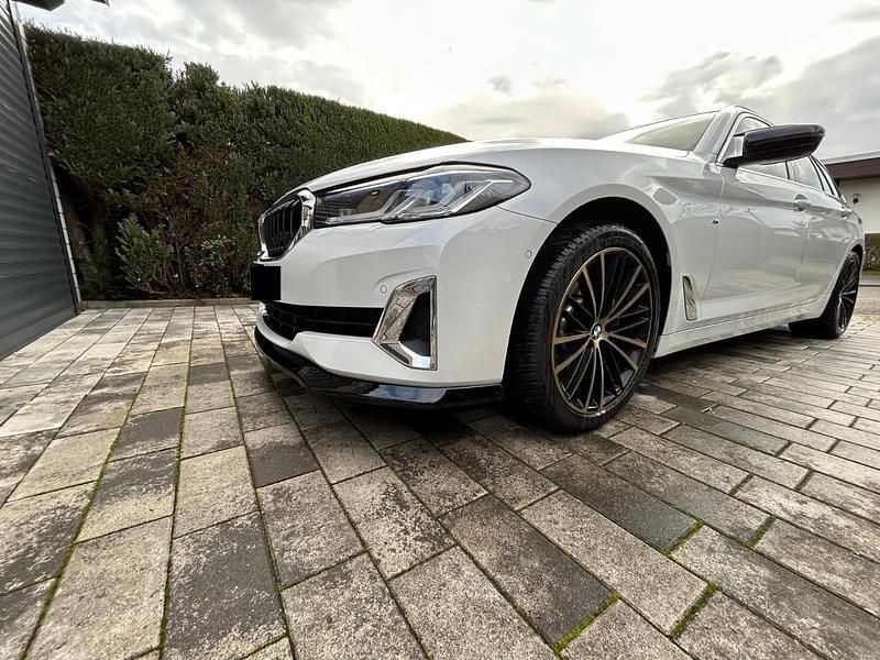 Weiß Gebraucht 2021 BMW 520 Luxury Line Kombi | 29.500 € (Superpreis) - Bild 1/4