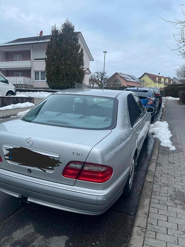 Usata Mercedes E200 116 CV (85 kW) 2000 Argento Berlina