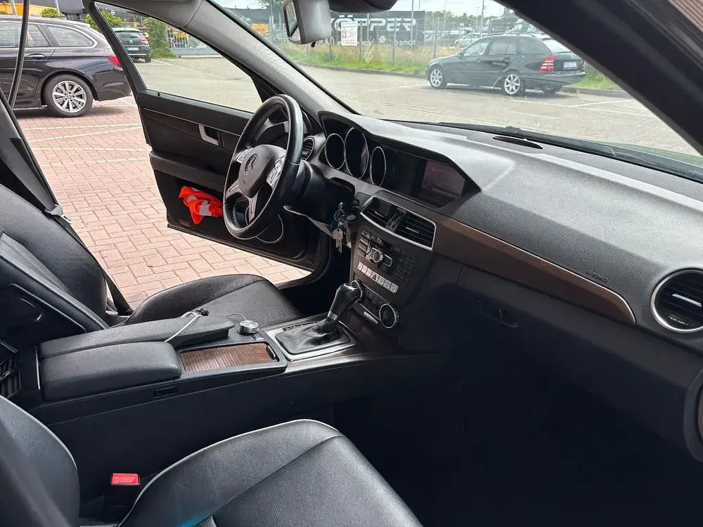 Gebraucht Mercedes C350 265 PS (194 kW) 2012 Schwarz Limousine