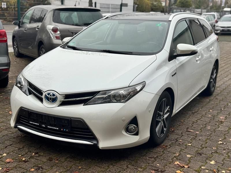 Weiß Gebraucht 2014 Toyota Auris Hybrid Kombi | 8.990 € (Guter Preis) - Bild 1/4