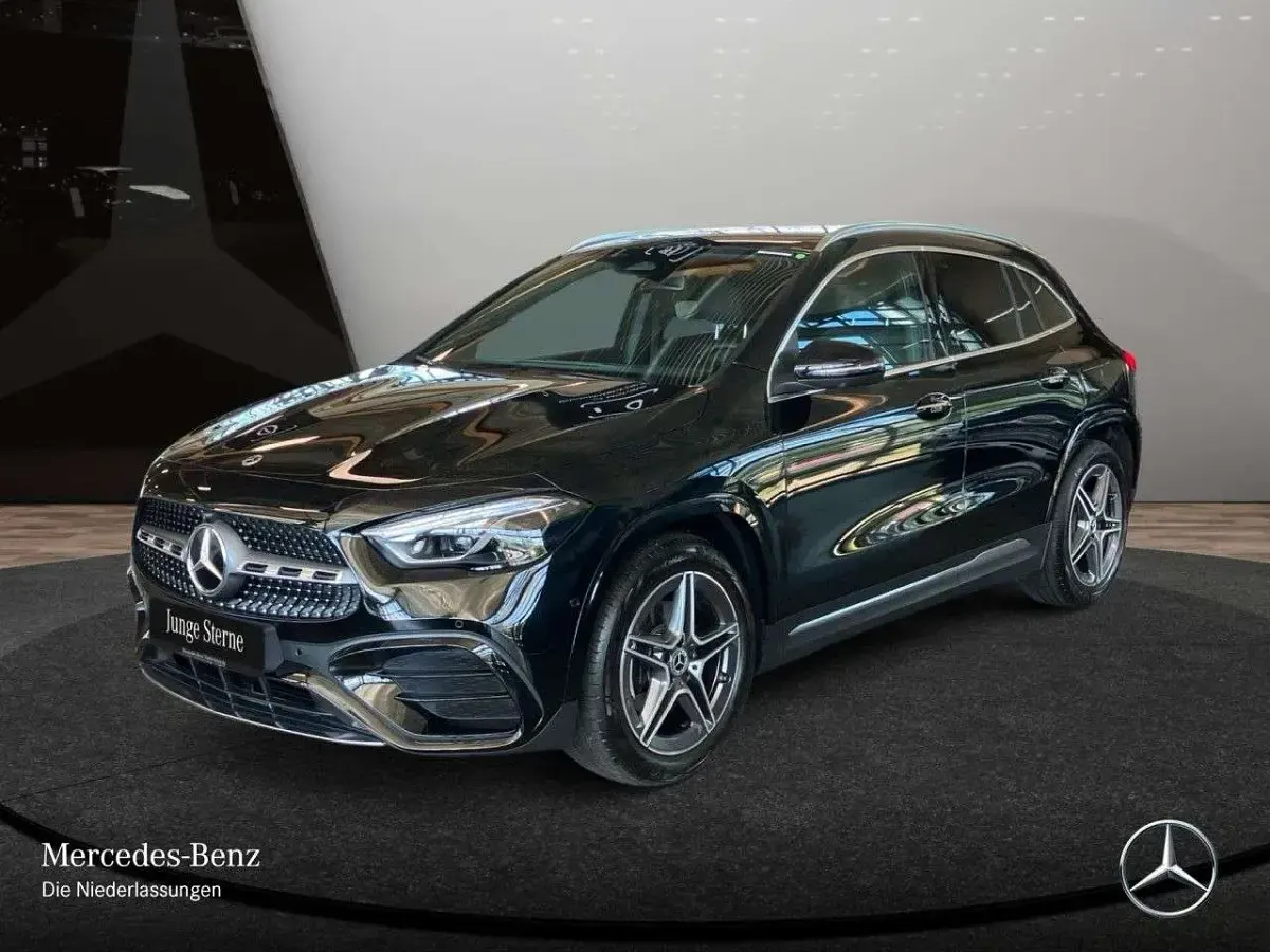 Gebraucht Mercedes GLA200 Premium 150 PS (110 kW) 2025 Schwarz SUV
