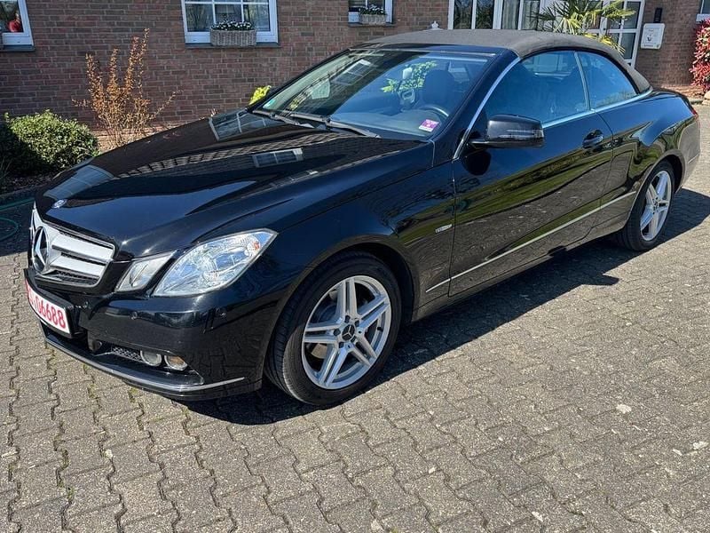 Gebraucht Mercedes E200 AMG 184 PS (135 kW) 2010 Schwarz Cabrio