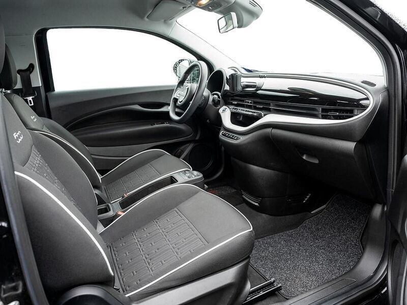 Gebraucht Fiat 500e Action 69 kW (95 PS) 2022 Onyx schwarz Kleinwagen