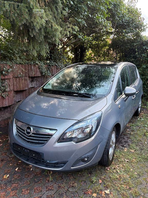 Braun Gebraucht 2011 Opel Meriva Innovation Van / Kleinbus | 3.700 € (Guter Preis) - Bild 1/4