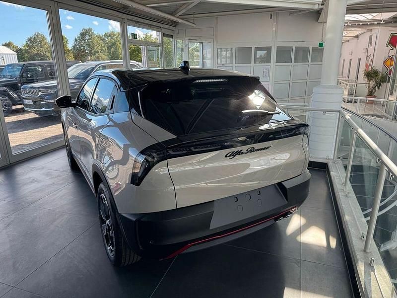 Neu Alfa Romeo GT Junior Edizione Speciale 136 PS (100 kW) 2025 Beige SUV