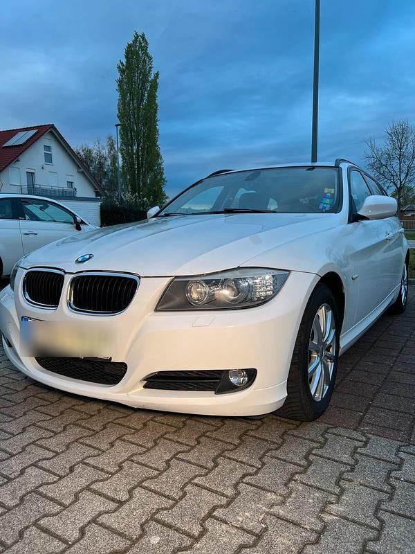 Gebraucht BMW 318 143 PS (105 kW) 2012 Weiß Kombi