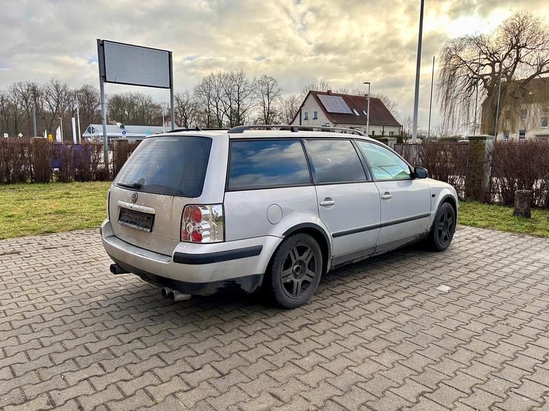 Second-hand VW Passat 150 CP (110 kW) 1999 Argintiu Break