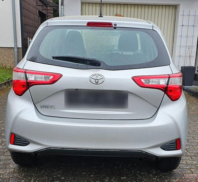 Gebraucht Toyota Yaris 111 PS (81 kW) 2018 Silber Kleinwagen