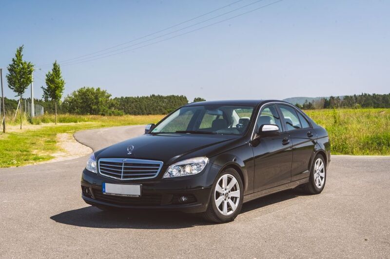 Schwarz Gebraucht 2007 Mercedes C200 Classic Limousine | 12.990 € - Bild 1/4