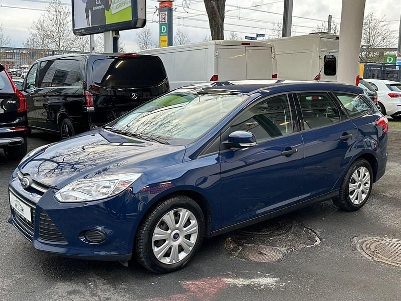 Blau Gebraucht 2014 Ford Focus Ambiente Kombi | 4.999 € (Guter Preis) - Bild 1/4