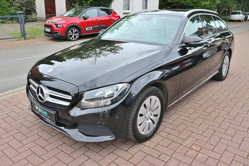 Schwarz Gebraucht 2016 Mercedes C220 Kombi | 16.480 € (Fairer Preis) - Bild 1/4