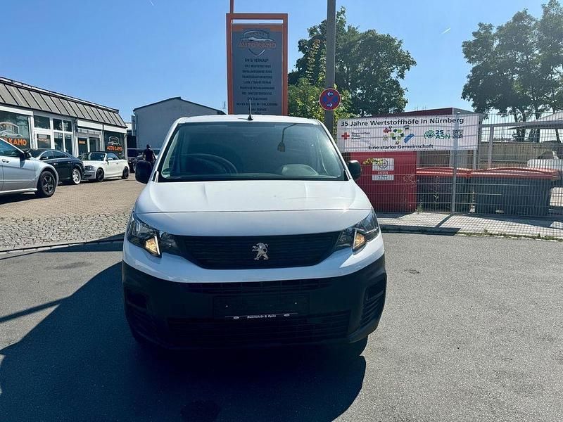 Gebraucht Peugeot Partner 110 PS (80 kW) 2020 Weiß Van / Kleinbus
