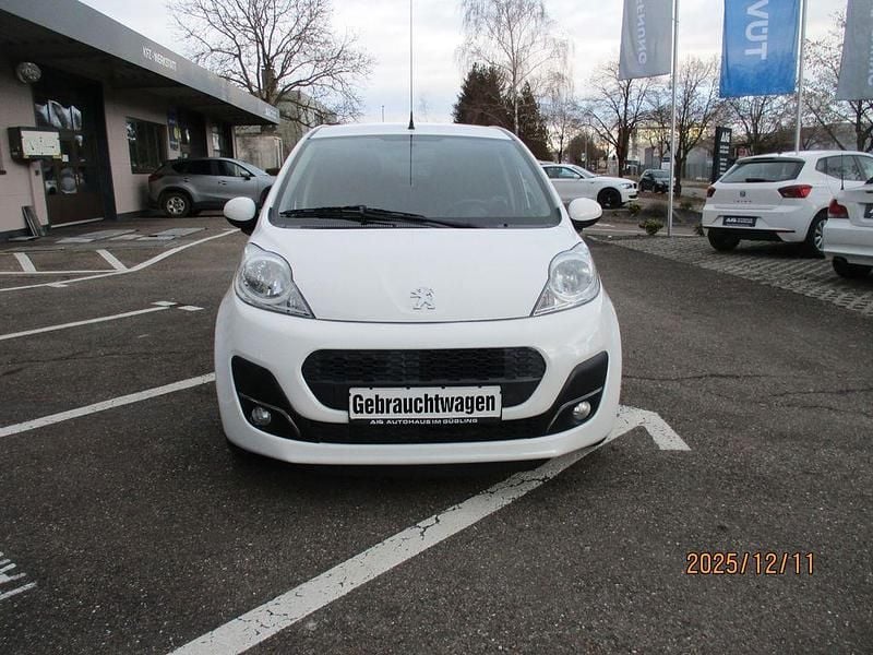 Gebraucht Peugeot 107 Active 68 PS (50 kW) 2012 Weiß Kleinwagen