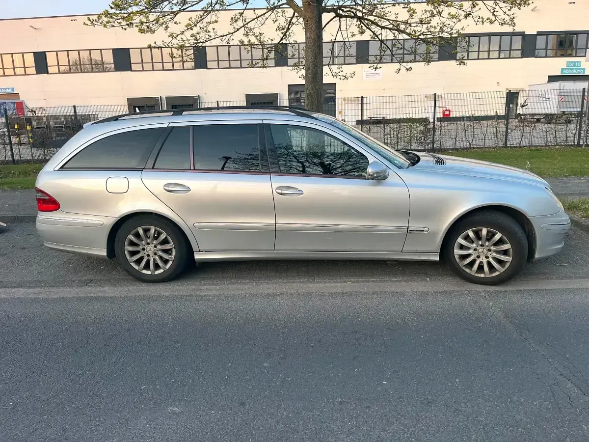 Usado Mercedes E320 224 HP (164 kW) 2008 Prateado Carrinha