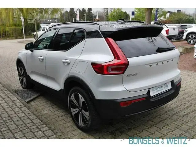 Gebraucht Volvo XC40 Plus 169 kW (231 PS) 2022 Weiß metallic SUV