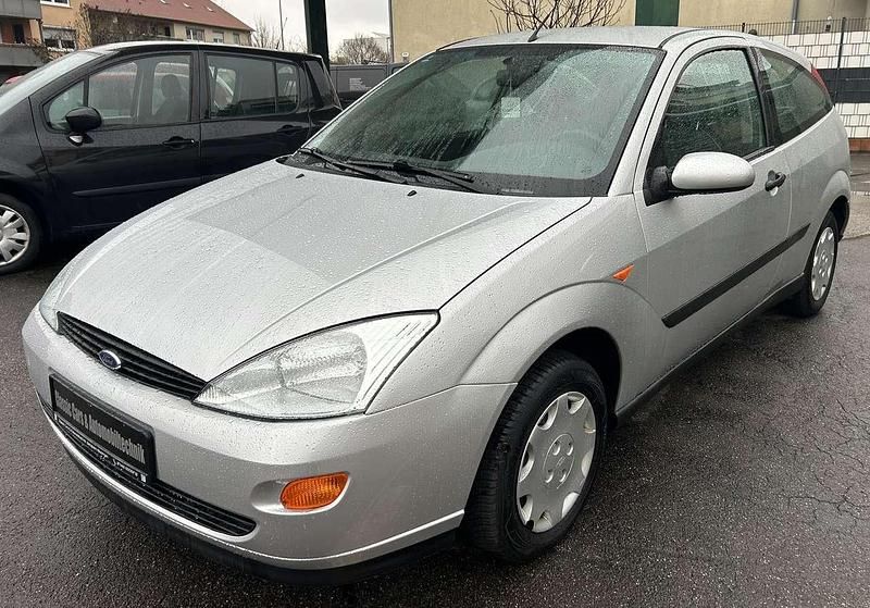 Gebraucht Ford Focus 101 PS (74 kW) 2001 Silber Limousine