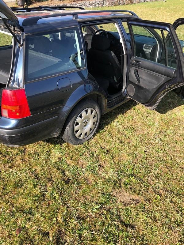 Gebraucht VW Golf IV 101 PS (74 kW) 2005 Blau Kombi