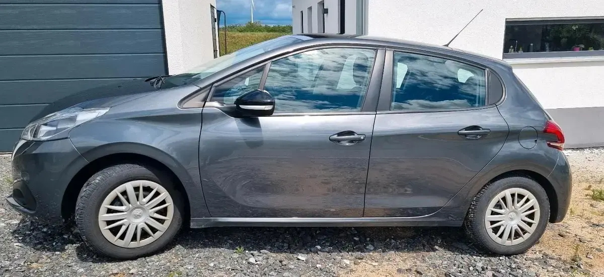 Gebraucht Peugeot 208 82 PS (60 kW) 2017 Grau Kleinwagen