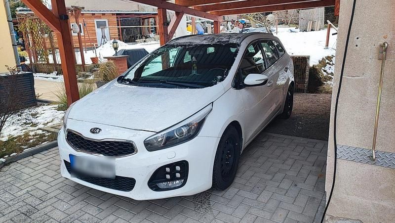 Weiß Gebraucht 2016 Kia Ceed Sportswagon GT-Line Kombi | 9.200 € (Fairer Preis) - Bild 1/4