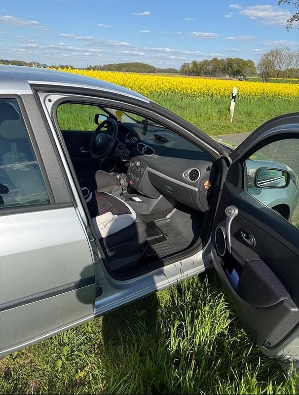 Gebraucht Renault Clio II 75 PS (55 kW) 2006 Grau Kleinwagen