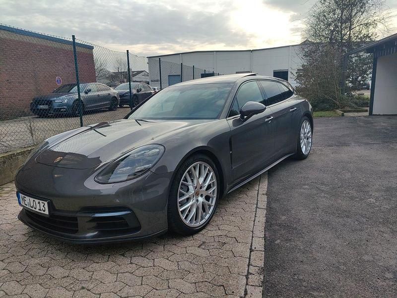 Grau Gebraucht 2018 Porsche Panamera 4S Sport Turismo Limousine | 59.400 € - Bild 1/4