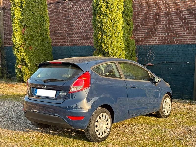 Gebraucht Ford Fiesta Celebration 60 PS (44 kW) 2016 Blau Kleinwagen