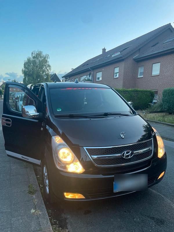 Gebraucht Hyundai H-1 170 PS (125 kW) 2011 Schwarz Van / Kleinbus