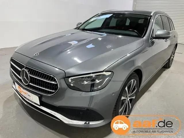 Grau Gebraucht 2022 Mercedes E300 Kombi | 30.950 € (Fairer Preis) - Bild 1/4
