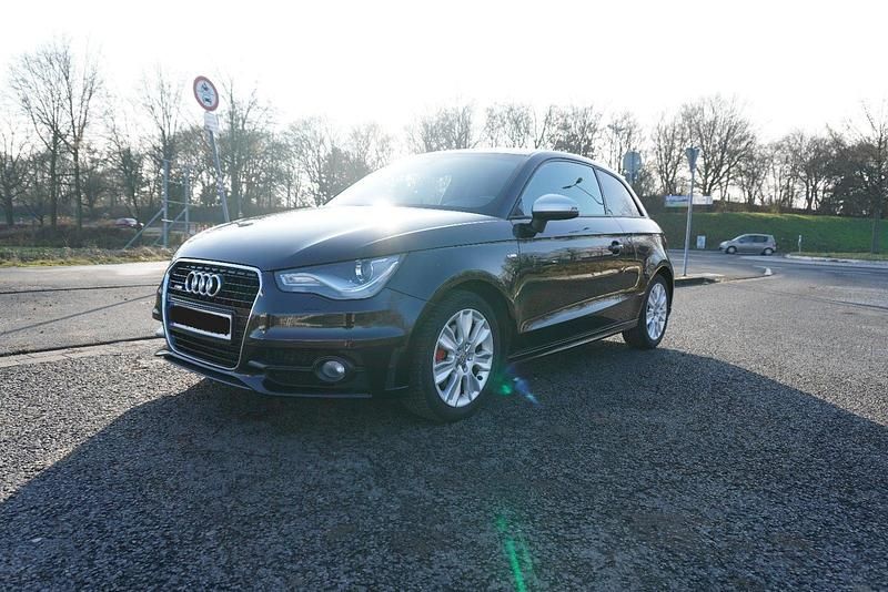 Schwarz Gebraucht 2011 Audi A1 S-Line Kleinwagen | 10.000 € - Bild 1/4