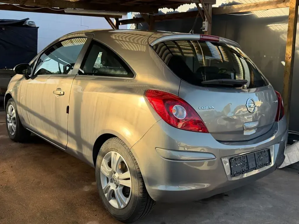 Gebraucht Opel Corsa Edition 95 PS (69 kW) 2012 Braun Kleinwagen