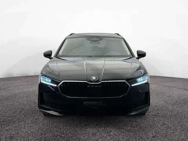 Gebraucht Skoda Superb Essence 150 PS (110 kW) 2025 Schwarz Kombi