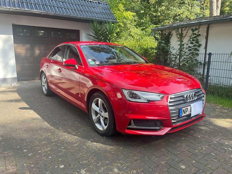 Gebraucht Audi A4 Sport 190 PS (139 kW) 2019 Rot Limousine
