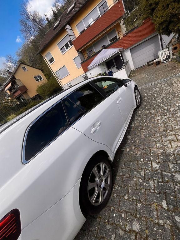 Gebraucht Toyota Avensis T2 143 PS (105 kW) 2016 Weiß Kombi