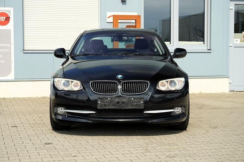 Gebraucht BMW 325 Comfort Edition 204 PS (150 kW) 2011 Schwarz Coupé