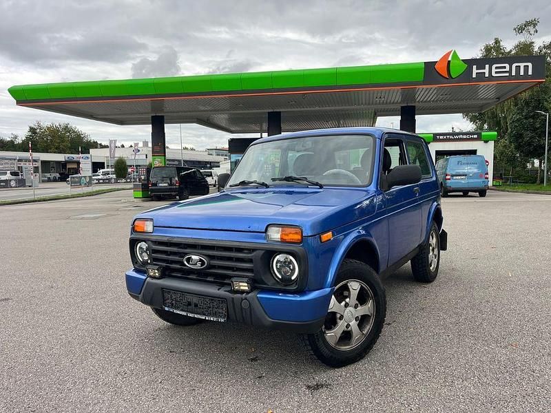 Blau Gebraucht 2017 Lada Taiga SUV | 7.499 € (Fairer Preis) - Bild 1/4