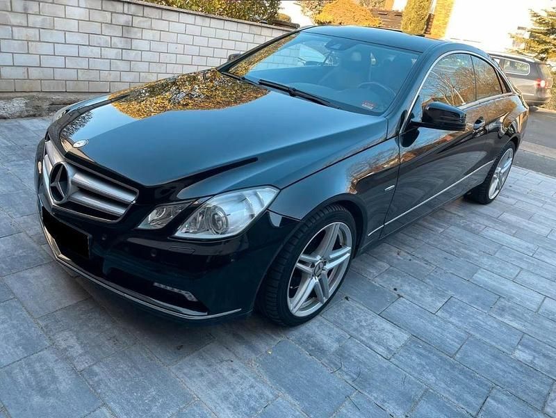 Gebraucht Mercedes E350 265 PS (194 kW) 2010 Schwarz Coupé