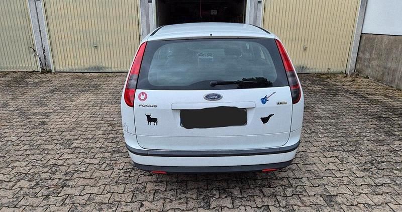 Weiß Gebraucht 2007 Ford Focus Kombi | 1.800 € - Bild 1/4