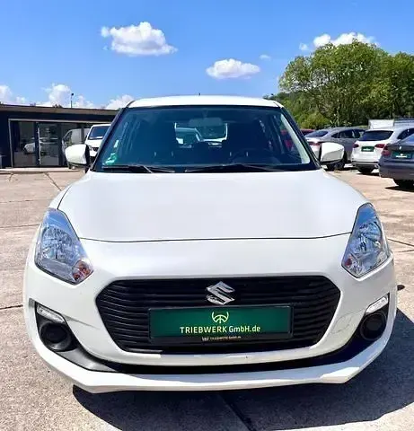 Gebraucht Suzuki Swift Comfort 90 PS (66 kW) 2019 Weiß Kleinwagen