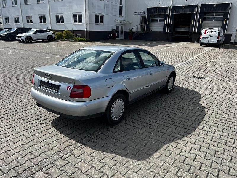 Gebraucht Audi A4 101 PS (74 kW) 1997 Silber Limousine