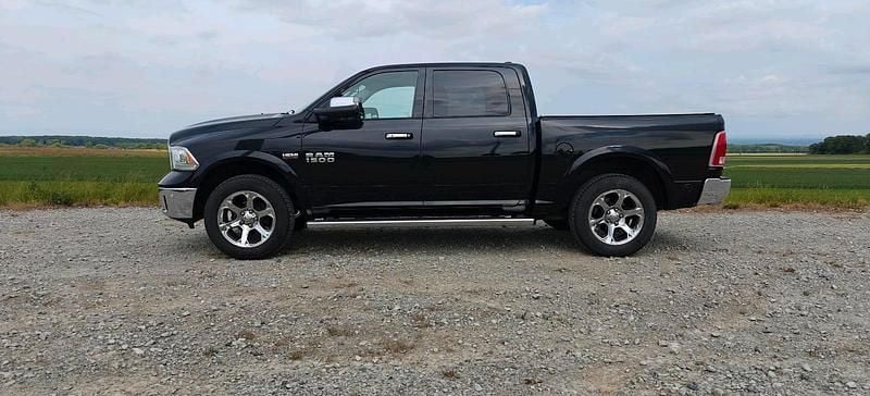 Schwarz Gebraucht 2016 Dodge Ram Abholung | 34.700 € (Fairer Preis) - Bild 1/4
