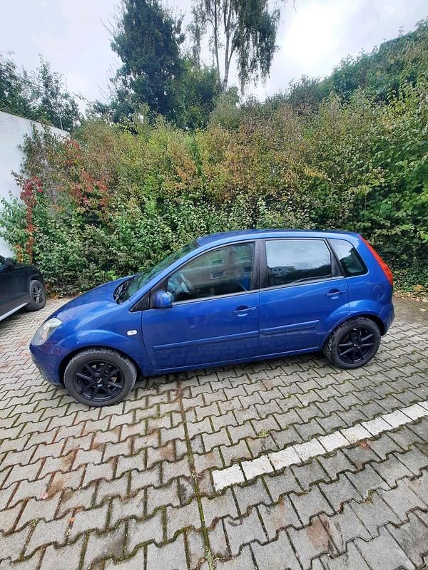 Blau Gebraucht 2008 Ford Fiesta Kleinwagen | 3.100 € (Etwas zu teuer) - Bild 1/4