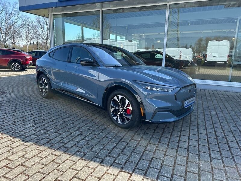 Vapor blue Gebraucht 2023 Ford Mustang Mach-E Premium SUV | 32.850 € - Bild 1/4