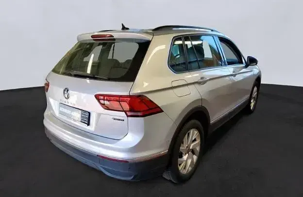 Gebraucht VW Tiguan Life 190 PS (139 kW) 2022 Silber SUV
