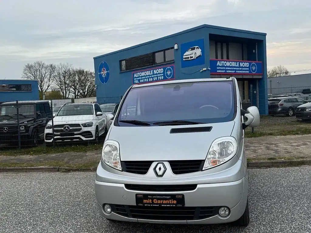 Gebraucht Renault Trafic 115 PS (84 kW) 2010 Silber Van / Kleinbus