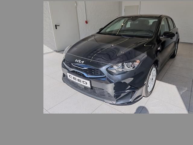 Schwarz Neu 2025 Kia Ceed Comfort Kleinwagen | 24.990 € (Fairer Preis) - Bild 1/4